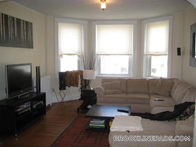 18 Euston St in Brookline, MA - Building Photo - Building Photo