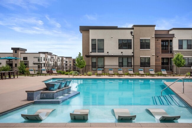 Gateway Arvada Ridge in Arvada, CO - Foto de edificio - Building Photo