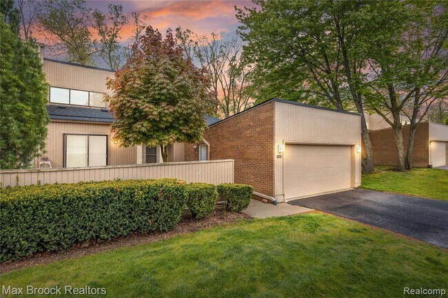 7432 Azalea Ct