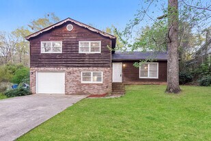 2825 Valley Crest Rd in Tuscaloosa, AL - Building Photo