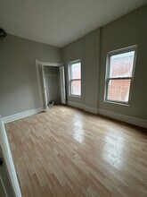 2430 W Taylor St, Unit 2nd Floor Unit in Chicago, IL - Building Photo - Building Photo