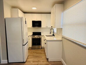 1100-1190 Neptune Dr in Ruskin, FL - Foto de edificio - Building Photo