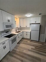 4807 Oak St in Seabrook, TX - Building Photo