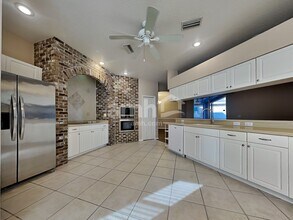 6648 Thackston Dr in Riverview, FL - Foto de edificio - Building Photo