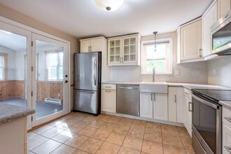 162 5th St in Stoughton, MA - Building Photo - Building Photo