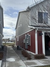 564 Hal St in Stansbury Park, UT - Foto de edificio - Building Photo