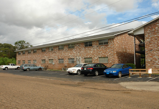 Wood Glen Apartments in Pearl, MS - Building Photo - Building Photo