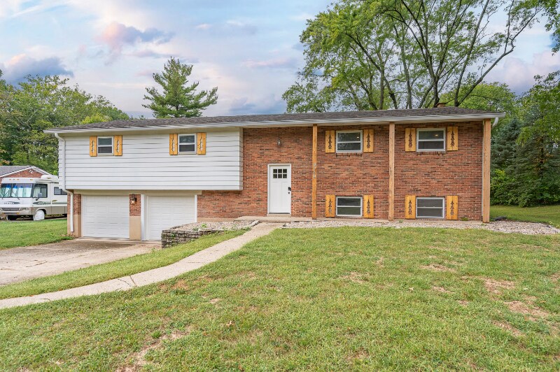 9149 Wintergreen Dr in West Chester Township, OH - Building Photo