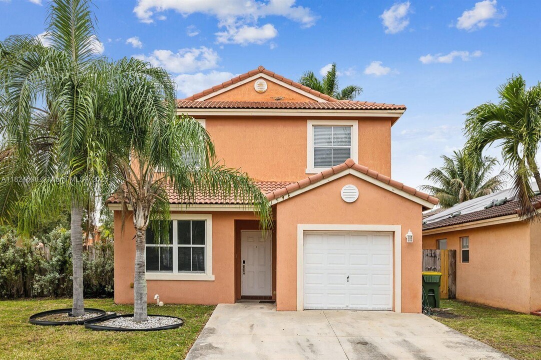 1596 SE 20th Rd in Homestead, FL - Building Photo