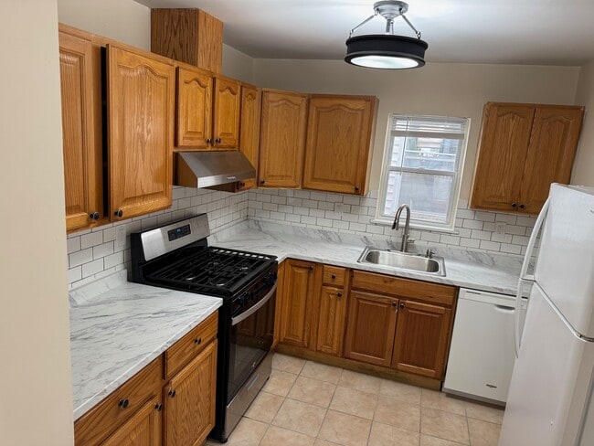 31 Emory St, Unit #1 in Jersey City, NJ - Foto de edificio - Building Photo