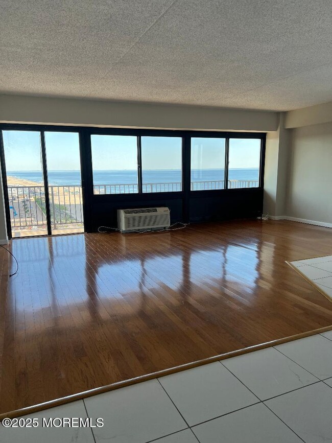 45 Ocean Ave in Monmouth Beach, NJ - Building Photo - Building Photo