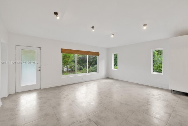 801 NE 118th St in Biscayne Park, FL - Building Photo - Building Photo