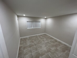 11630 N Bayshore Dr in North Miami, FL - Foto de edificio - Building Photo