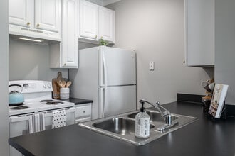 The Lakes Of Olentangy in Lewis Center, OH - Building Photo - Interior Photo