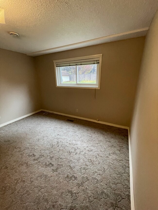 206 Coppermine Crescent in Saskatoon, SK - Building Photo - Building Photo