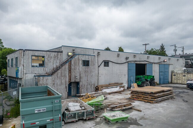 560 Raymur Ave in Vancouver, BC - Building Photo - Building Photo