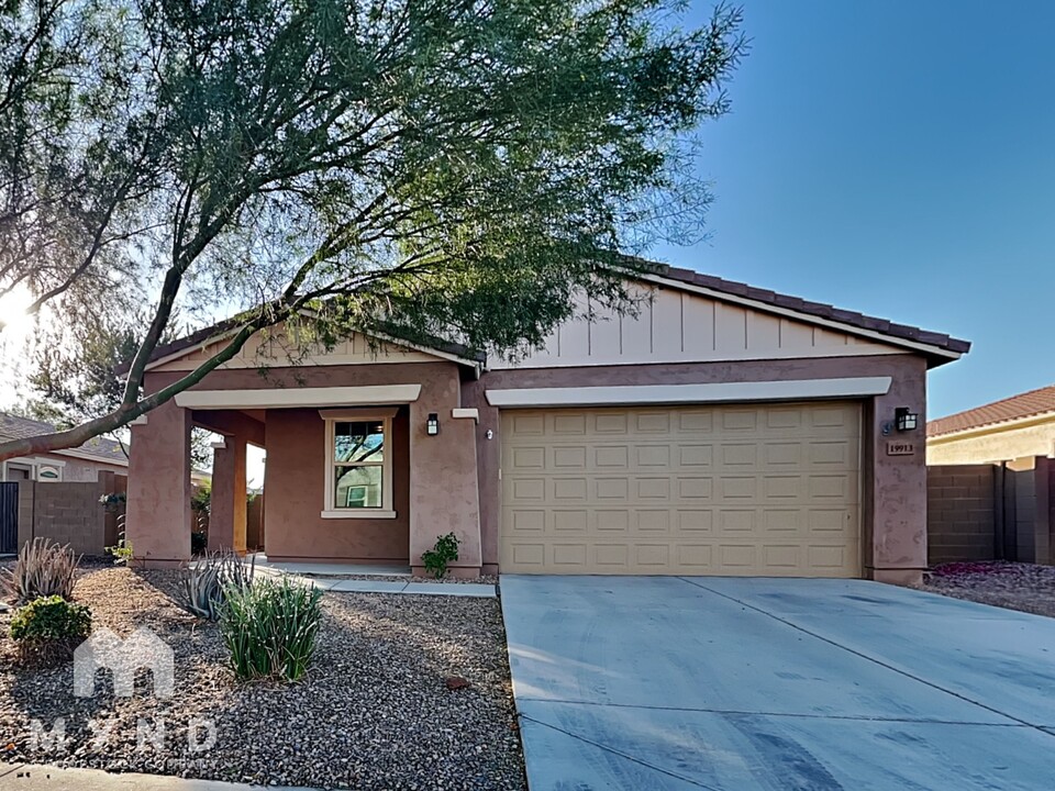 19913 W Lincoln St in Buckeye, AZ - Foto de edificio