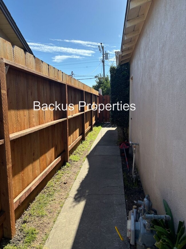 827 Bedford Dr in Salinas, CA - Building Photo - Building Photo