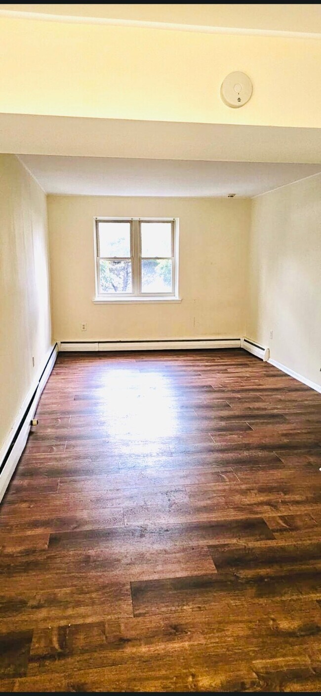 124 Lucas Ave in Kingston, NY - Building Photo - Building Photo