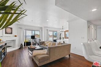 1621 Barry Ave in Los Angeles, CA - Building Photo - Building Photo