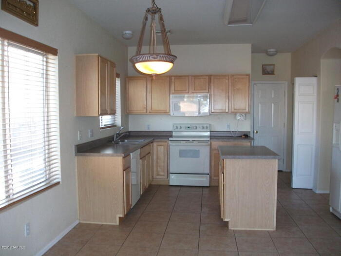 7387 W Sonesta Dr in Tucson, AZ - Building Photo