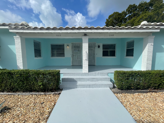 5213 Spruce Ave in West Palm Beach, FL - Building Photo - Building Photo