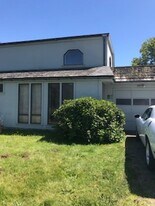 435 Parker Creek Dr in Trinidad, CA - Building Photo