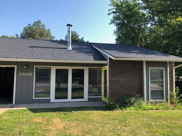 3806 Overland Dr in Lawrence, KS - Building Photo
