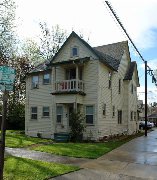 360-366 E 16th Ave in Eugene, OR - Building Photo