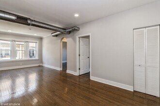 4738 N Lowell Ave, Unit 2 in Chicago, IL - Foto de edificio - Building Photo