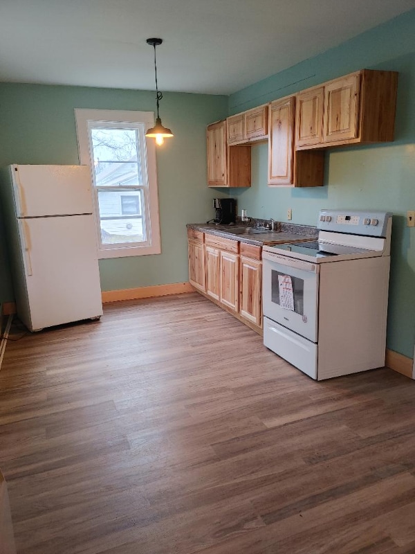 8 Freehold Mills Dr in Freehold, NY - Foto de edificio - Building Photo