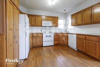 11031 N McKinley Ave in Kansas City, MO - Foto de edificio - Building Photo