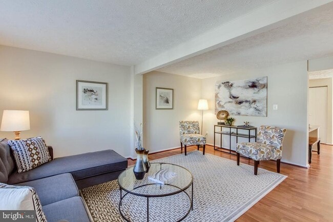 8035 Tyson Oaks Cir in Vienna, VA - Building Photo - Building Photo