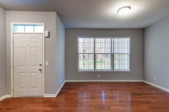 Harvard Oaks in Shelby Township, MI - Building Photo - Interior Photo
