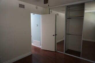 2075 Avenida Vista Del Monte #1 in Simi Valley, CA - Building Photo - Building Photo