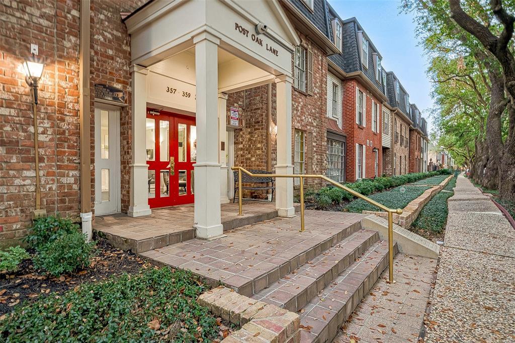 359 N Post Oak Ln in Houston, TX - Building Photo