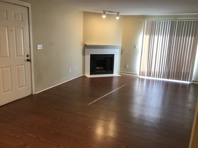 16817 Larch Way in Lynnwood, WA - Building Photo - Building Photo