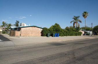 1638-1644 N Sycamore Blvd in Tucson, AZ - Foto de edificio - Building Photo