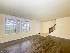 673 Quail Dr in Glen Burnie, MD - Foto de edificio - Building Photo