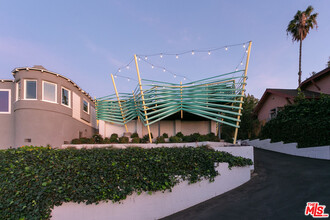 906 Hyperion Ave in Los Angeles, CA - Building Photo - Building Photo