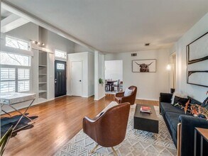 9510 Larchwood Dr in Dallas, TX - Building Photo - Building Photo