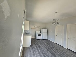 1319 Santa Maria Ave in Laredo, TX - Building Photo - Building Photo