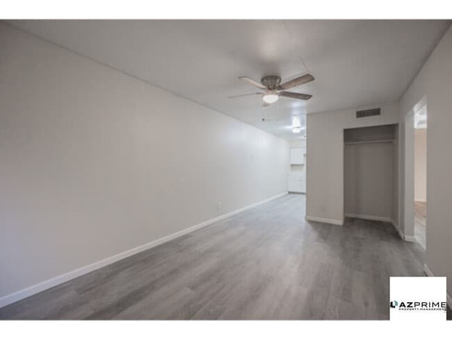 2340 E Broadway Rd in Mesa, AZ - Building Photo - Building Photo