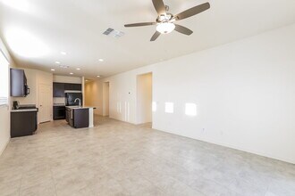 5739 W Illini St in Phoenix, AZ - Building Photo - Building Photo