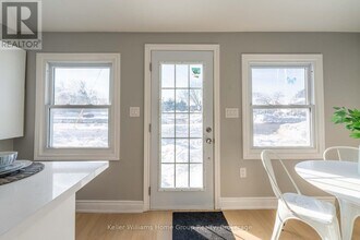 201 Fennell Ave E in Hamilton, ON - Building Photo - Building Photo