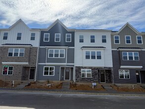 703 Lucky Clover Wy in Fuquay Varina, NC - Building Photo - Building Photo