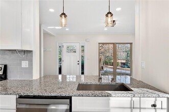 2918 Highland Dr SE in Smyrna, GA - Foto de edificio - Building Photo