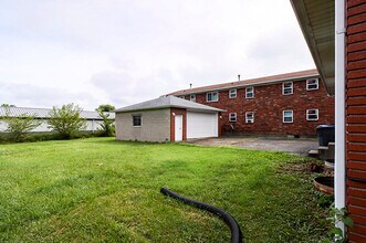 4801 Oak Park Dr in Louisville, KY - Foto de edificio - Building Photo