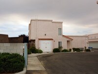 15544 Sequoia Ave in Hesperia, CA - Foto de edificio - Building Photo