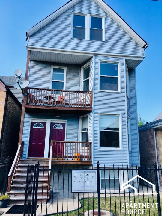 3434 W Drummond Pl, Unit 1 in Chicago, IL - Foto de edificio